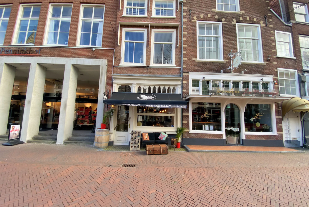 VERKOCHT onder voorbehoud – Ter overname zeer sfeervolle restaurant Wine & Swine inclusief Bed & Breakfast te Delft