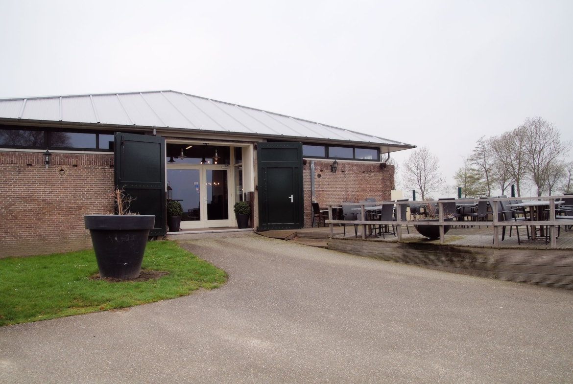 VERPACHT – Complete horeca Restaurant/partyzaal en Cafetaria op Camping Bovensluis – Willemstad