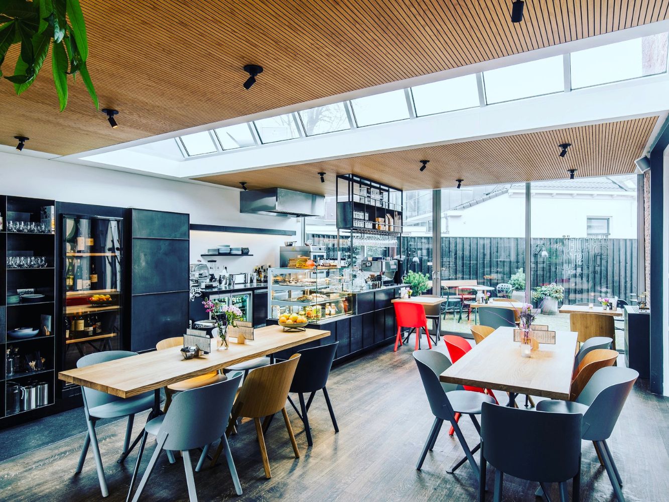 Lunch Cafe ter overname in het centrum van Wassenaar Horecamakelaardij Knook en Verbaas web