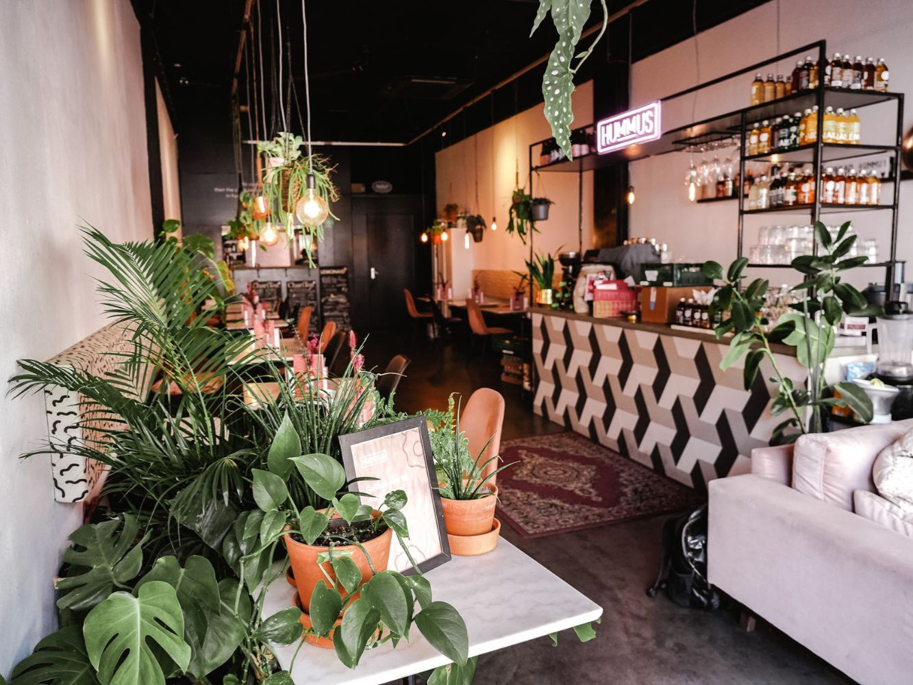 HUmmUS Molslaan 39 Delft Horecamakelaardij Knook en Verbaas web1