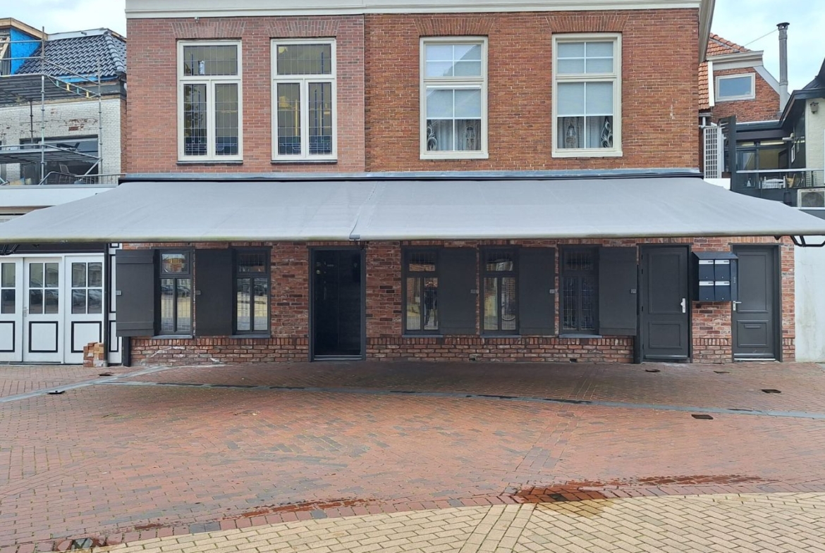 Te huur aangeboden: voormalig café Bloem op het Marktplein 1b te Winschoten