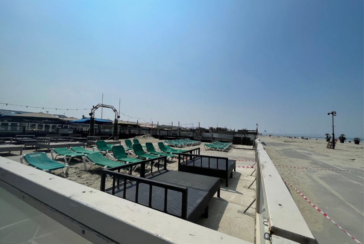 Grote Beachclub van ruim 595 m² inclusief opstal, direct aan het strand – Zeekant 51 te Hoek van Holland