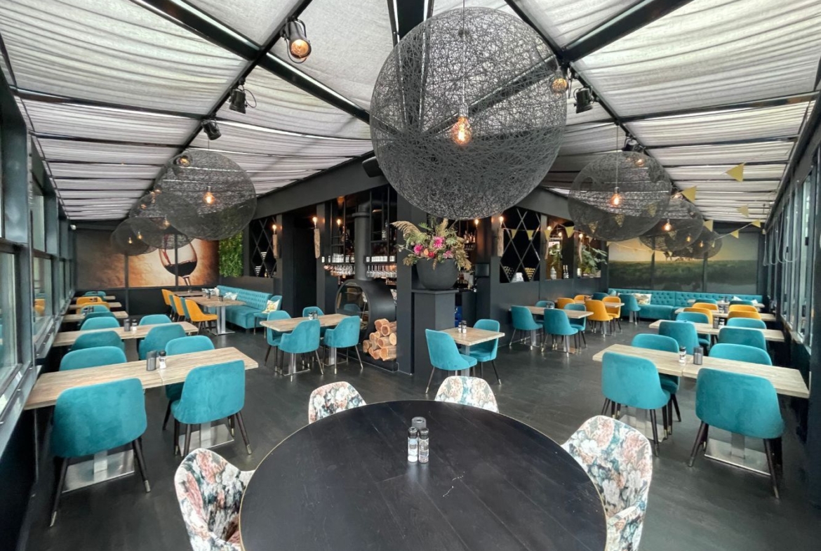 Zeer goedlopend restaurant Hof 21 met ruim 230 m² vloeroppervlakte, gevestigd aan het Hof ter Bergen 21 te Bergambacht ter overname