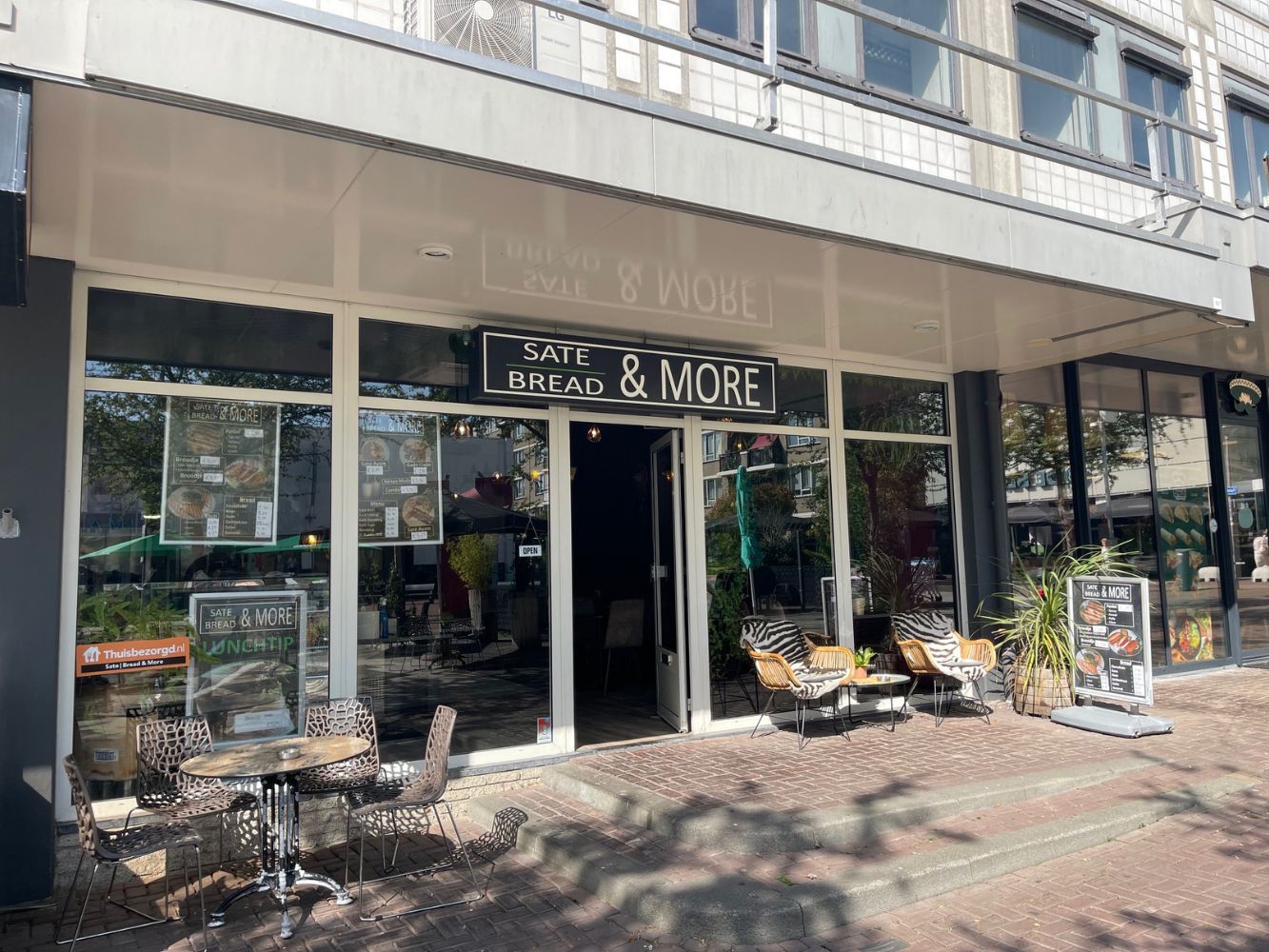 Horecaexploitatie - Saté Bread and More - Poolsterplein 167 - Rotterdam - Horecamakelaardij Knook & Verbaas