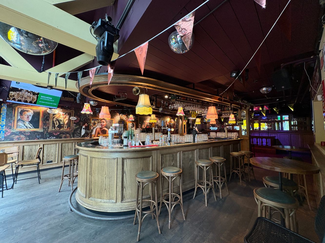 DeNacht en Karaoke Club Uniek – Mauritsweg 34 – Rotterdam – Horecamakelaardij Knook en Verbaas – 12