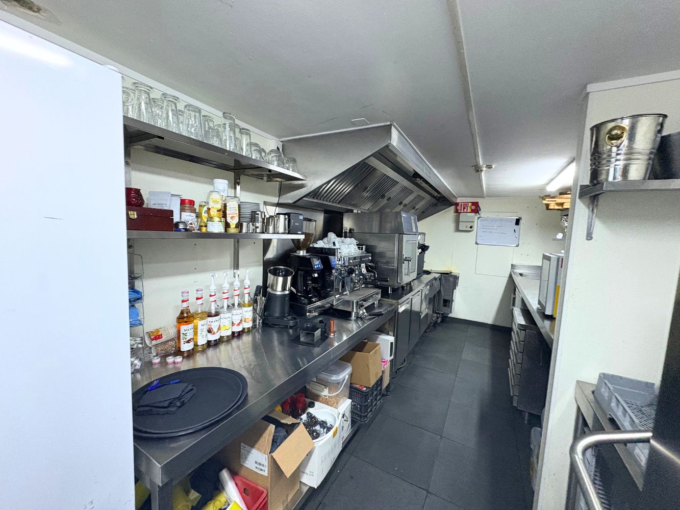 DeNacht en Karaoke Club Uniek – Mauritsweg 34 – Rotterdam – Horecamakelaardij Knook en Verbaas – 3