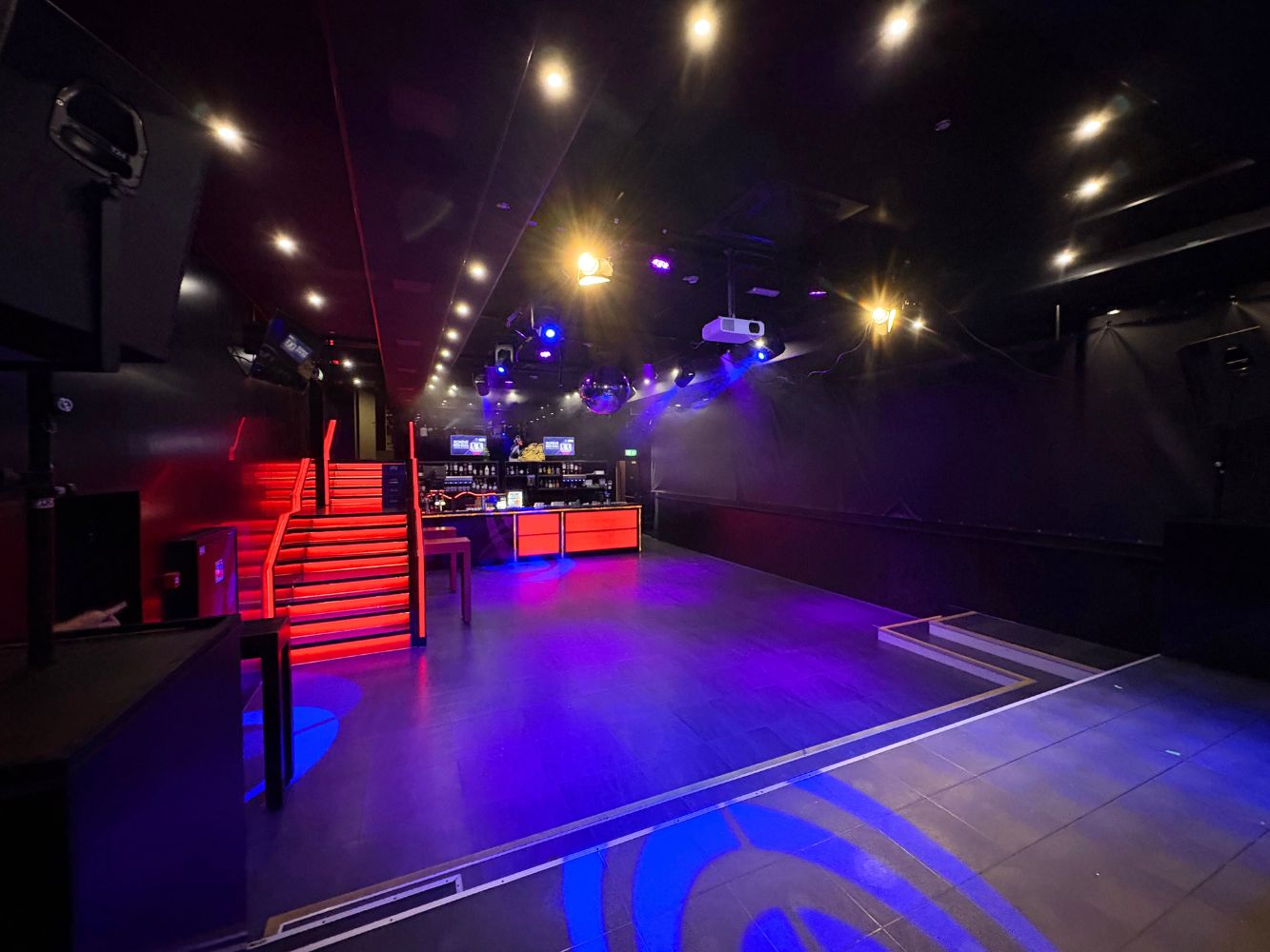 DeNacht en Karaoke Club Uniek – Mauritsweg 34 – Rotterdam – Horecamakelaardij Knook en Verbaas – 5