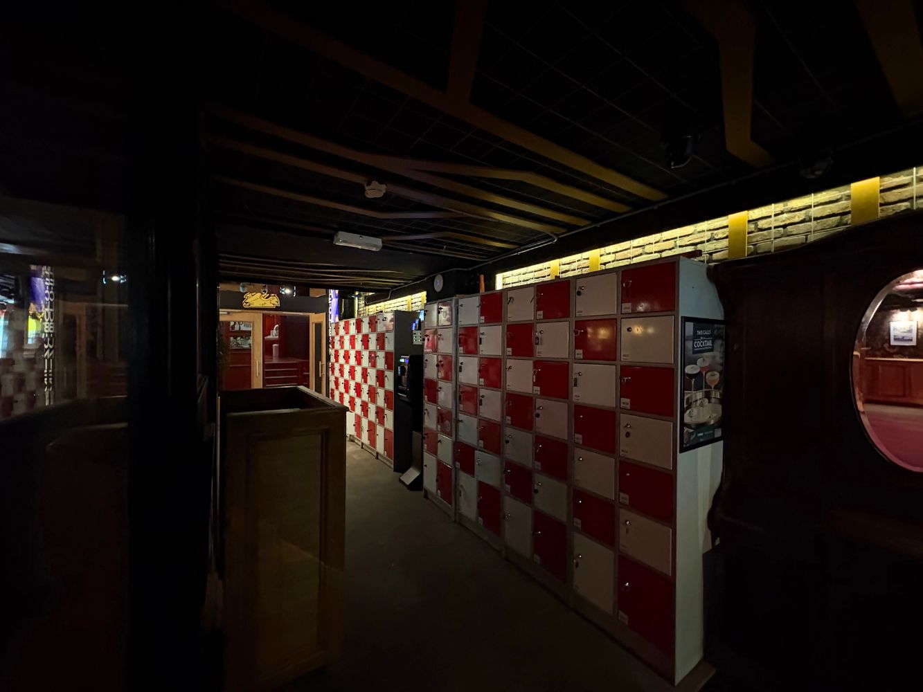 DeNacht en Karaoke Club Uniek – Mauritsweg 34 – Rotterdam – Horecamakelaardij Knook en Verbaas – 7