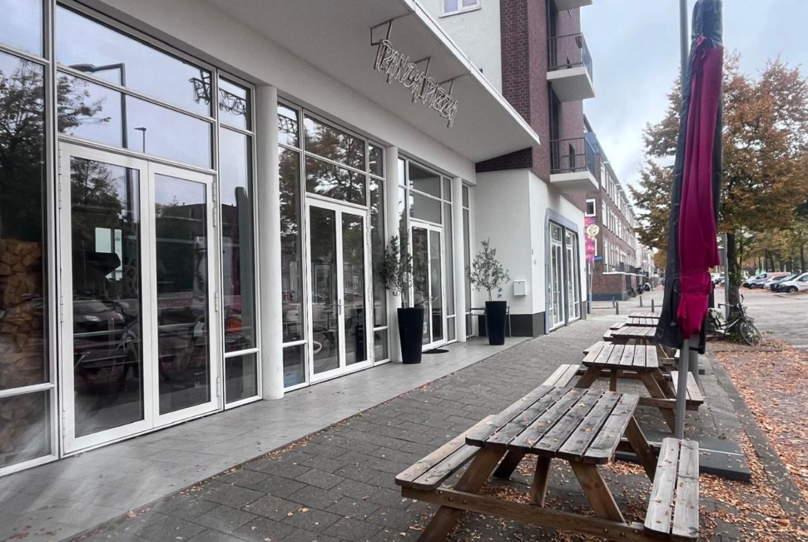 Te huur met kleine overname: horecaruimte ca. 223 m² – Gerdesiaweg 347, hoek Frits Ruysstraat, Rotterdam