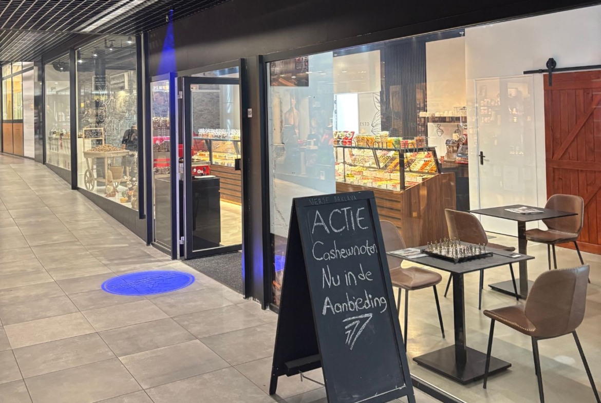 Zeer mooie en luxe notenshop ter overname, De Notenhoek, gevestigd in het drukke winkelcentrum de Ridderhof te Ridderkerk