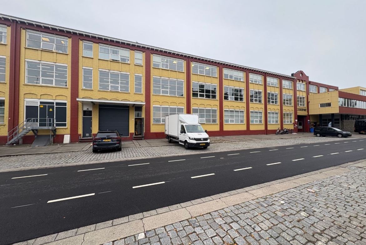 Ter overname wegens verhuizing: semi ingerichte productiekeuken met een oppervlakte van 560 m² dat voldoet aan alle eisen – Piekstraat 25a te Rotterdam-Zuid