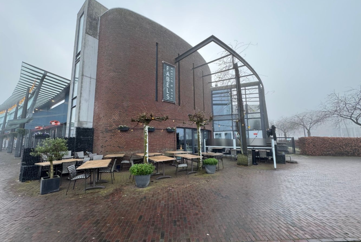Ter overname: Fabels Eten & Drinken – Eetcafé | Bistro | Restaurant – La Fontaineplein 31 te Woerden