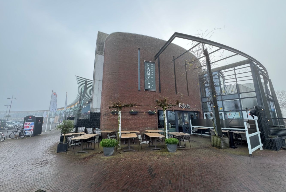 Ter overname: Fabels Eten & Drinken – Eetcafé | Bistro | Restaurant – La Fontaineplein 31 te Woerden