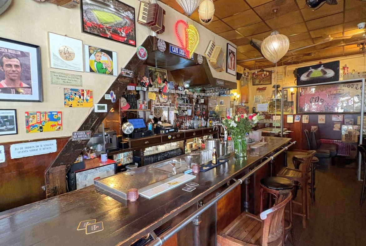 Café Cosy Corner, gevestigd aan de Groene Hilledijk 298 te Rotterdam-Zuid dit alom bekende Café is nu ter overname