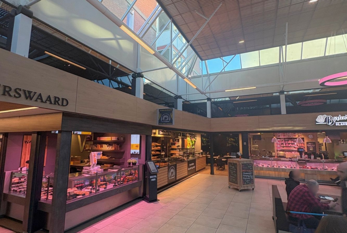 Wij bieden u de alom bekende lunchroom en bakkerij Aardoom aan, gevestigd op een toplocatie in winkelcentrum Keizerswaard, met een zeer hoge omzet