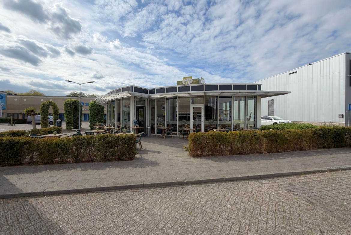 De alom bekende lunchroom Del Italia, gevestigd op industrieterrein De Bosschen in Oud-Beijerland, is nu beschikbaar ter overname