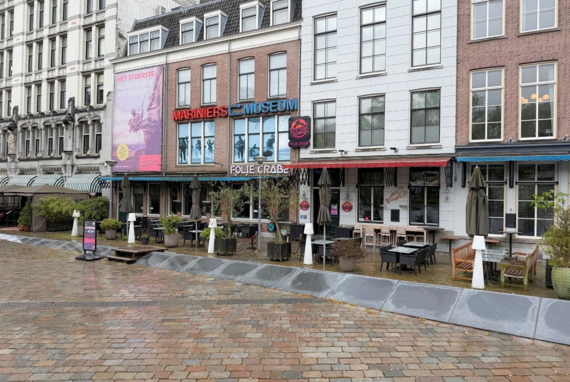 Restaurant Folie Crabe, gevestigd aan de Oost-Wijnstraat 8-16 te Rotterdam Oude-Haven is nu ter overname