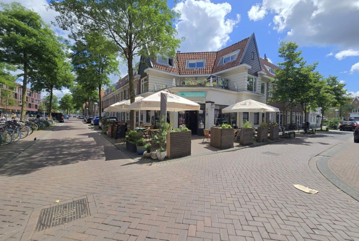 TER OVERNAME: Kansrijke horecalocatie op drukbezocht wijkplein in Amsterdam-Noord