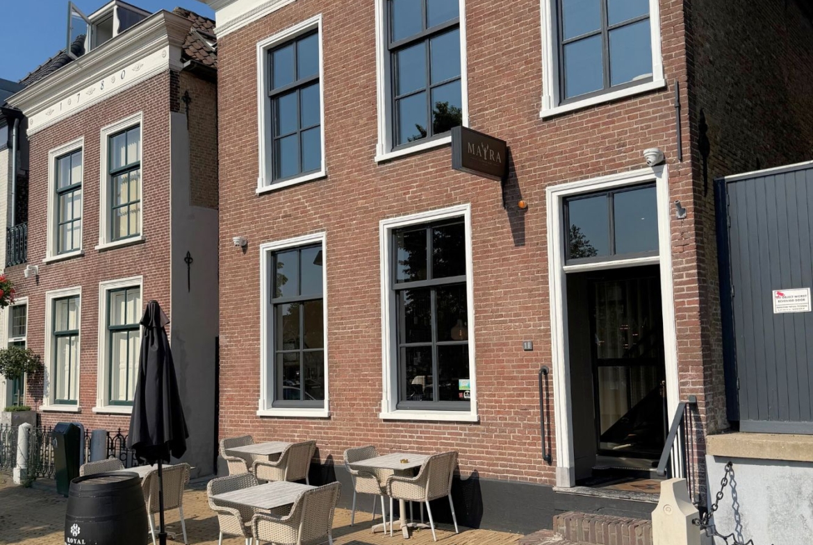 Ter overname: “Seafood Bar Mayra” gevestigd aan de havendam 16 te Oud-Beijerland