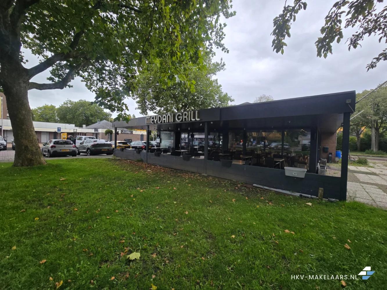 Modern grillrestaurant met terras - Planciusplantsoen 31 in Voorschoten - HKV Makelaars - 01